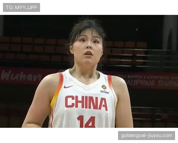 李月汝逛街那气场，拎个袋子把我这月底预算秒成笑话